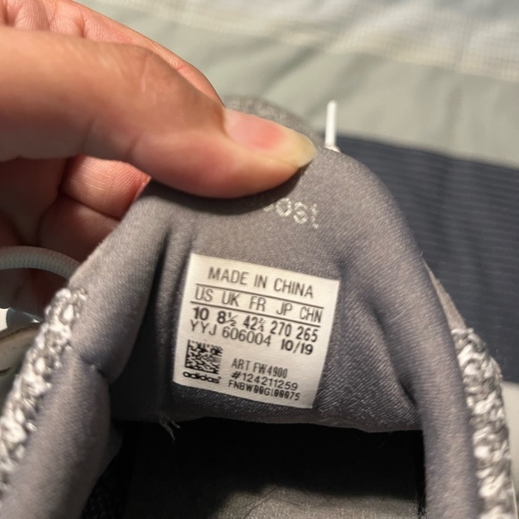 Womens size 10 adidas ultra boosts. worn a handful of times. Great condition. - Picture 4 of 4